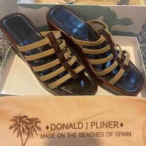 Donald J Pliner Wedge Sandals Tan Elastic‎ Straps Brown Patent Heel Size 7 M